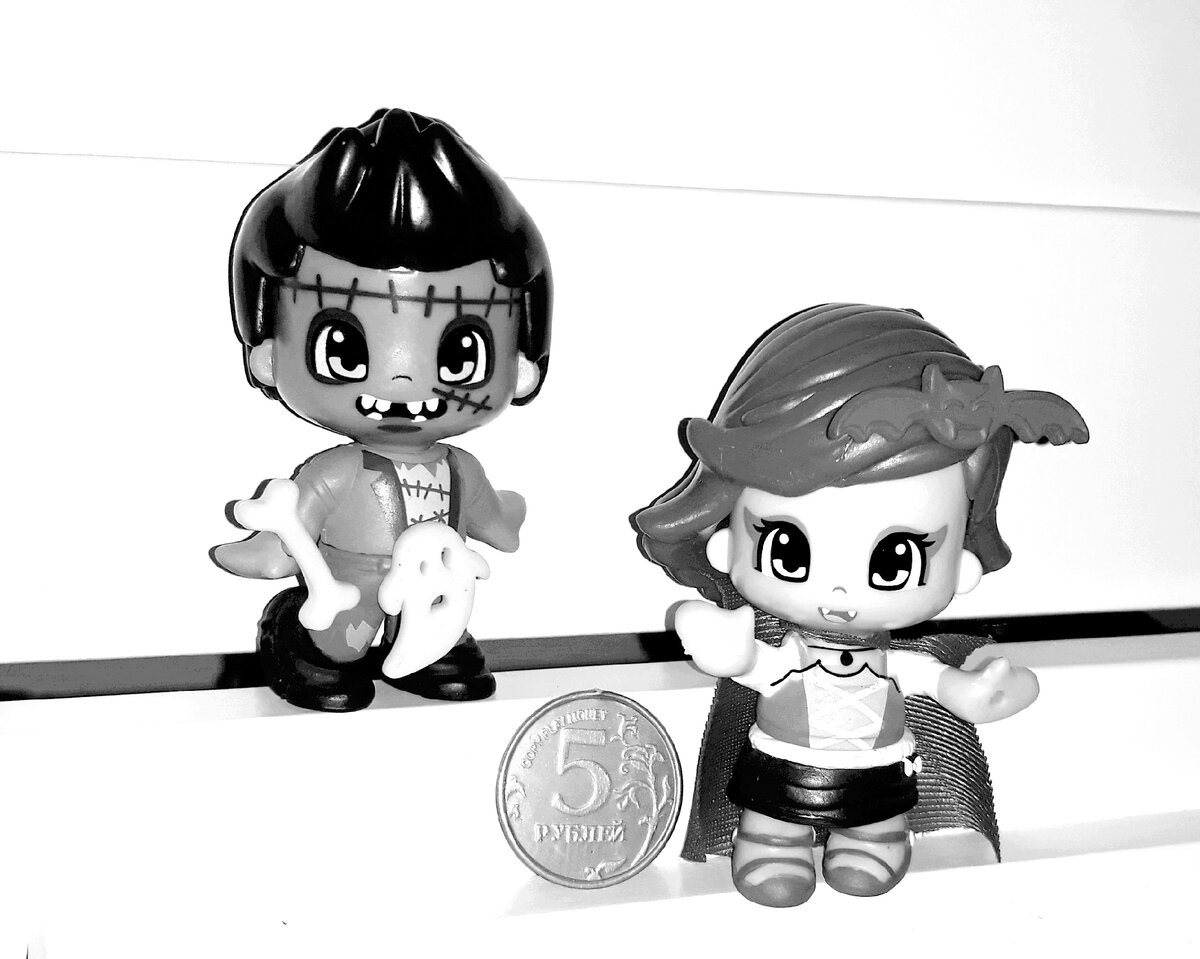 Он: "Я плачу, пока ты одна!". Она: "Я плачу, но куда деваться!". / Фотография, сделанная автором статьи. 