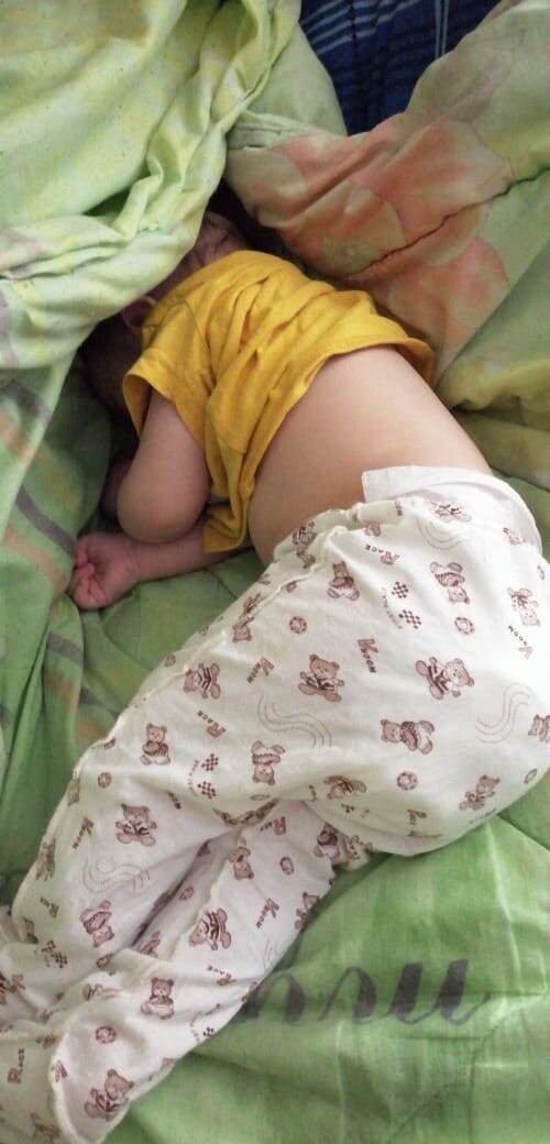 В таком положении, нужно следить за сном ребенка