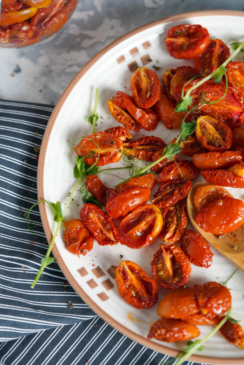 Вяленые томаты в духовке 
