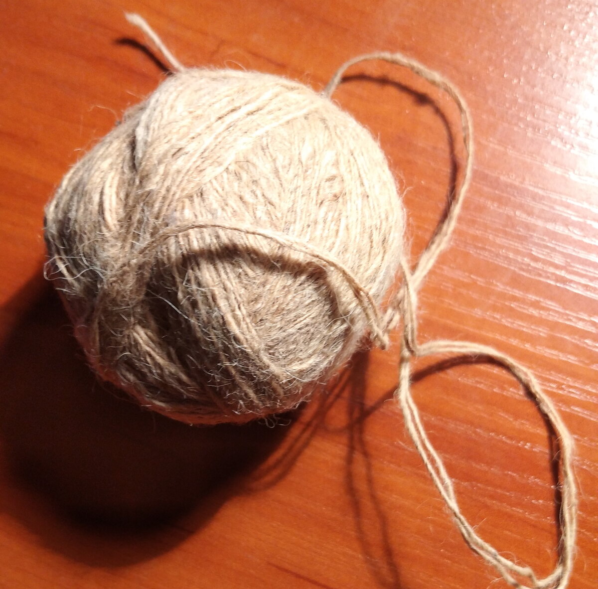 Личное фото. Это я пряла - овечьи .  Но можно и  из  магазина. 