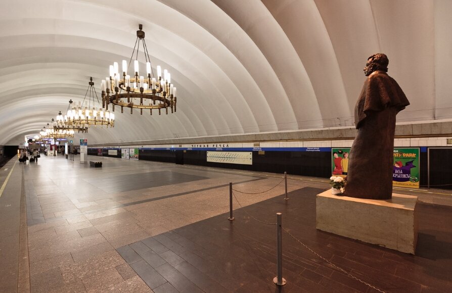 Станция метро "Чёрная речка".