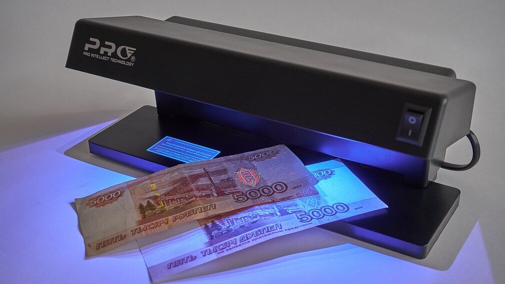 детектор банкнот. детектор валют pro 1500 irpm. детектор валют дорс 2000. как проверить денежные купюры на подлинность. проверка денежных купюр на подлинность.
