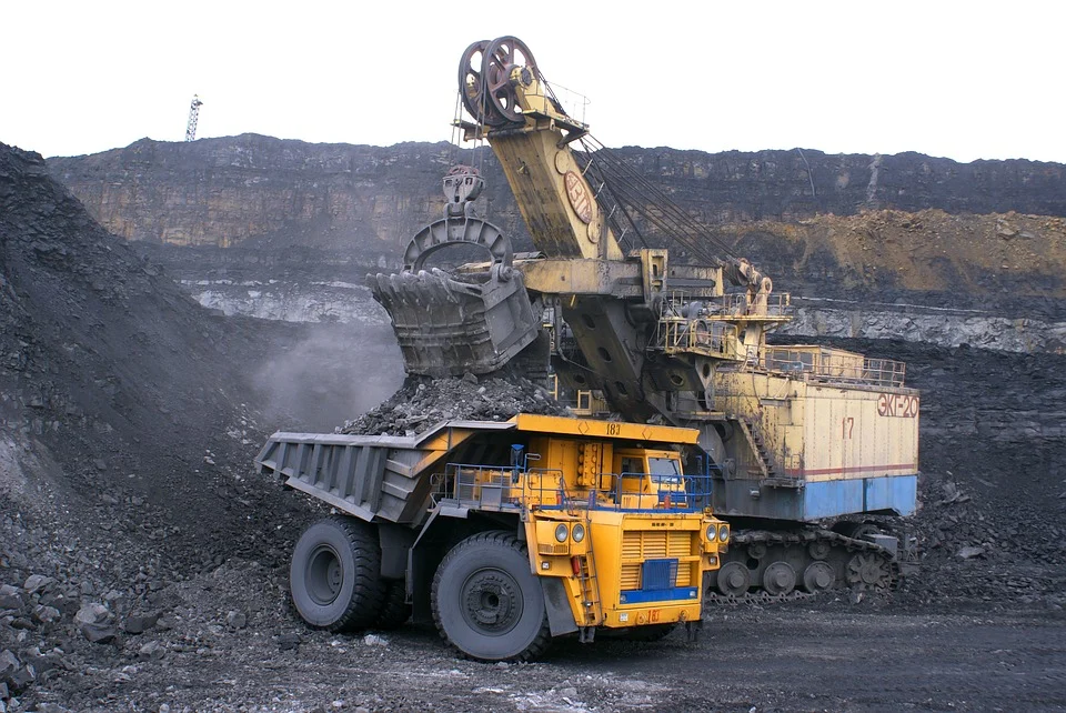 https://cdn.pixabay.com/photo/2017/01/31/10/45/industry-2023592_960_720.jpg