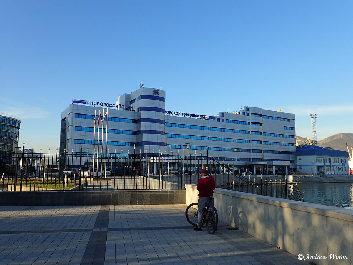 Офисное здание торгового порта