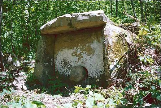 Низ шляпки прилегает неплотно.