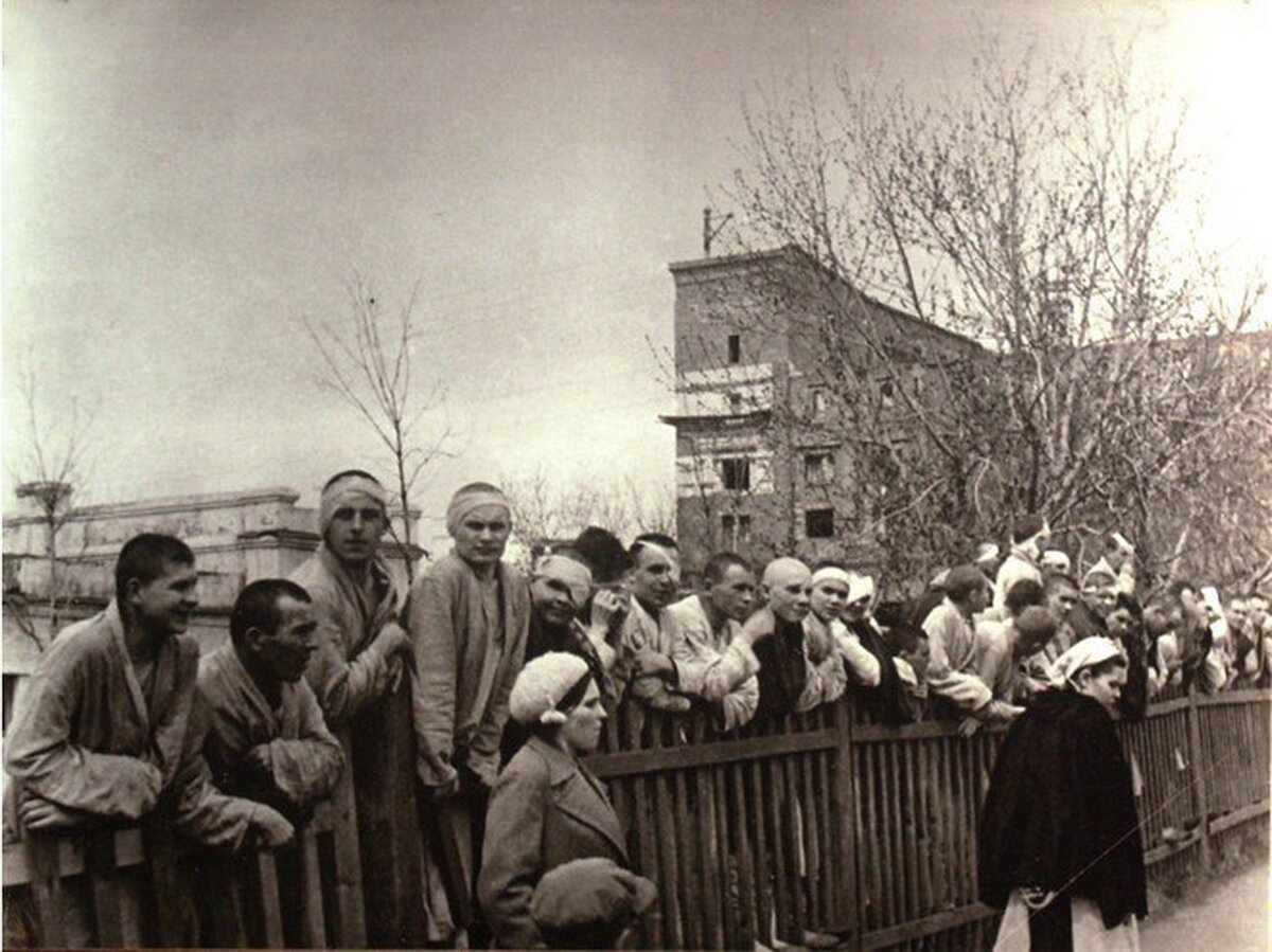Казань в великую отечественную. Казань в годы великой отечественной войны 1941-1945. 1941 1945 год казань госпиталь. казань 1941. казань 1945.