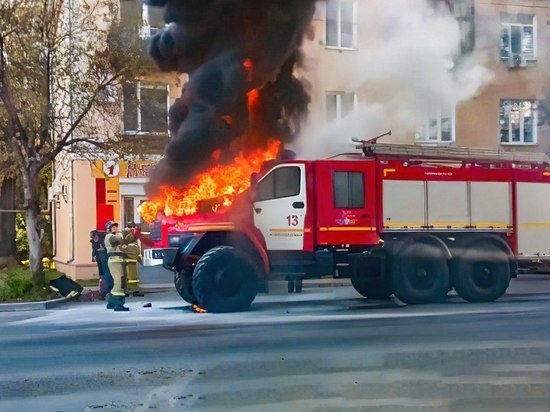     Пожарная машина сгорела в Комсомольске по дороге на вызов. ФОТО: телеграм-канал Komcity