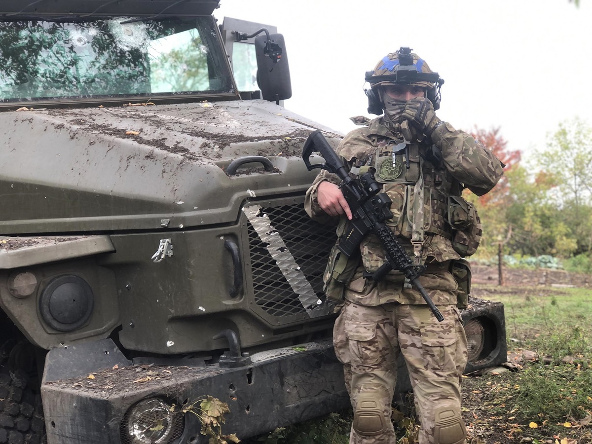 Военные и военные машины.  фото: картинки  яндекса.
