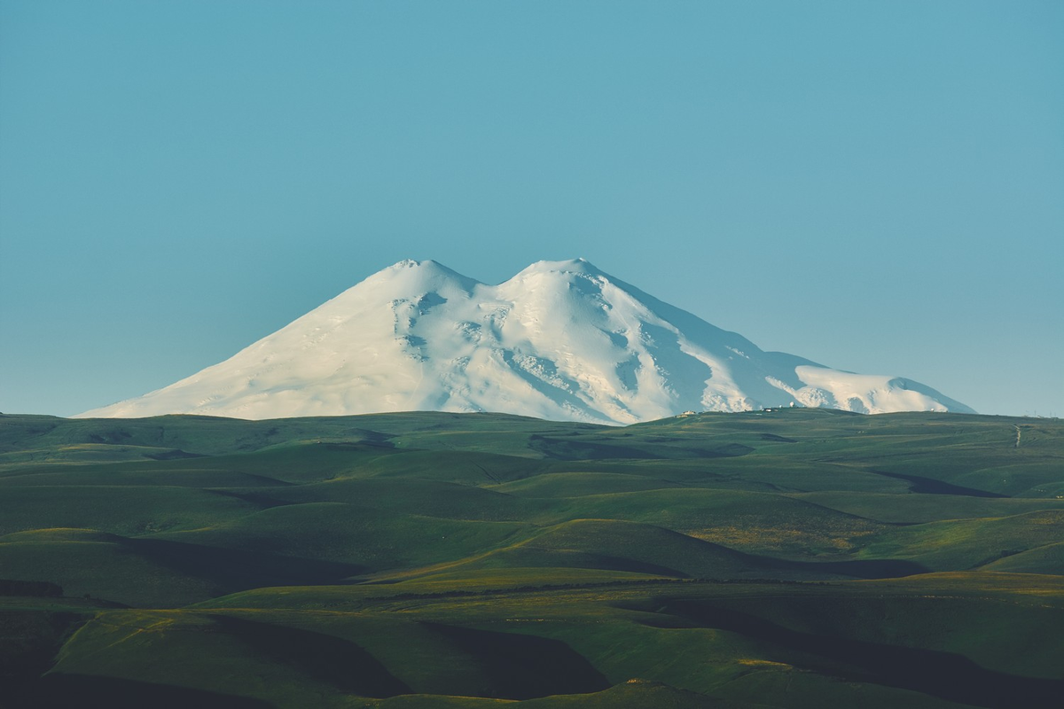 Вид на Эльбрус с Долины роз