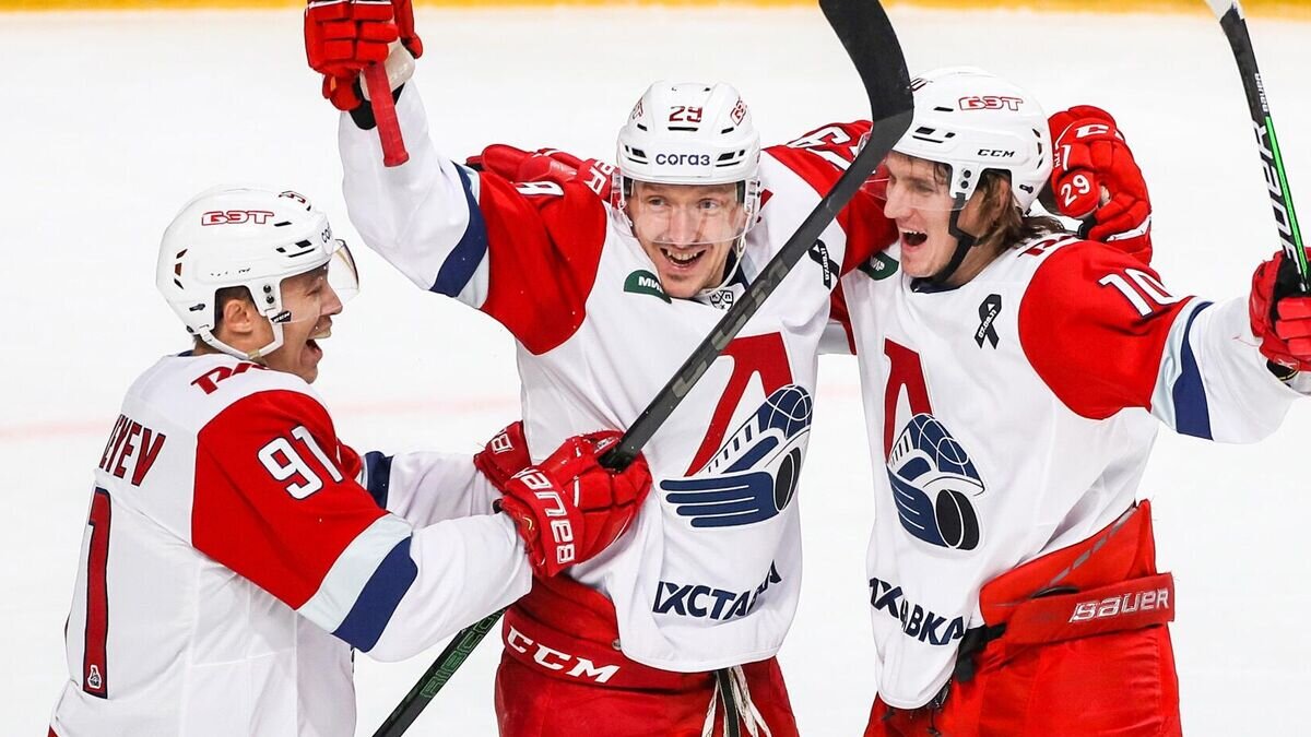    Хоккеисты ярославского "Локомотива" в матче КХЛ© пресс-служба ХК "Трактор"