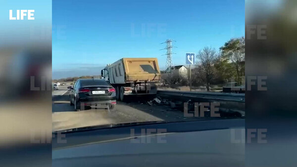 Предположительное место аварии внедорожника и грузовика в утреннее время. Видео © LIFE