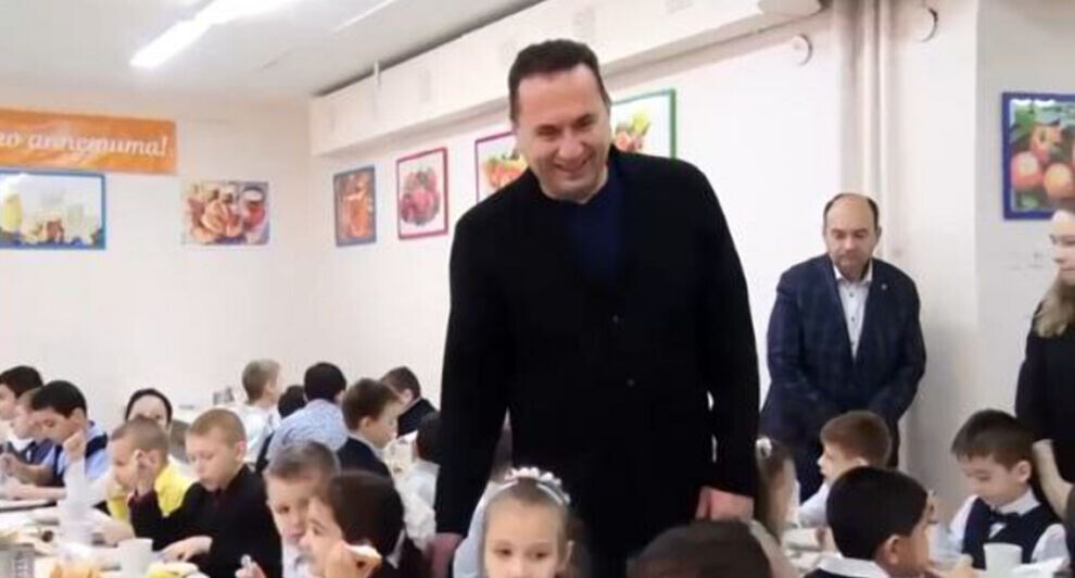    В Новом Уренгое школьники рассказали главе города, какие блюда хотят видеть в меню столовых