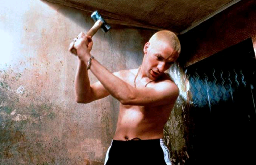 Кадр из фильма "Кислотный дом", источник скриншот  IMDb