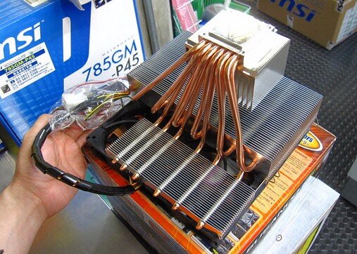 Комплектация. Продукт поставляется в большой и очень красочной картонной упаковке, которая пестрит иллюстративными фотографиями и традиционно отличается подробным описанием внутреннего содержимого. 