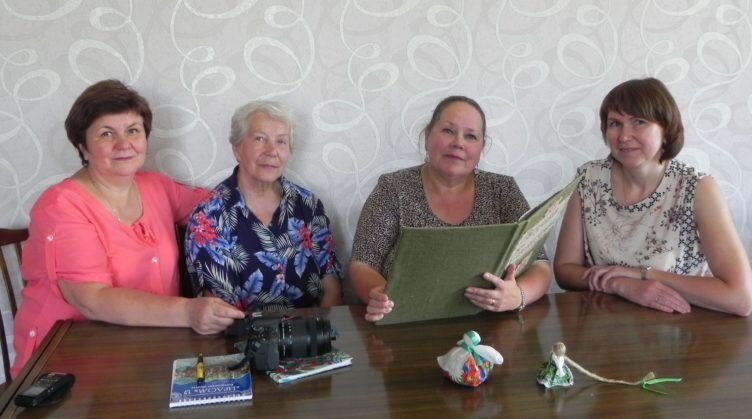 Арья Альквист во время фольклорной экспедиции в село Боговарово Ярославской области в августе 2019 года. 