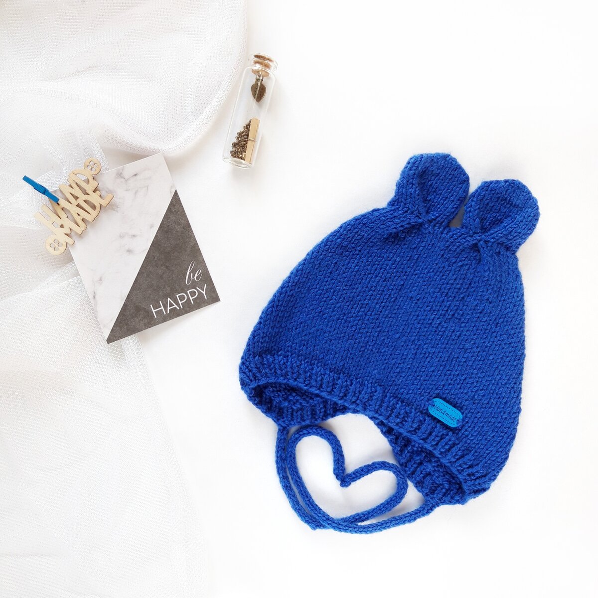 Вязаная шапка-зайка