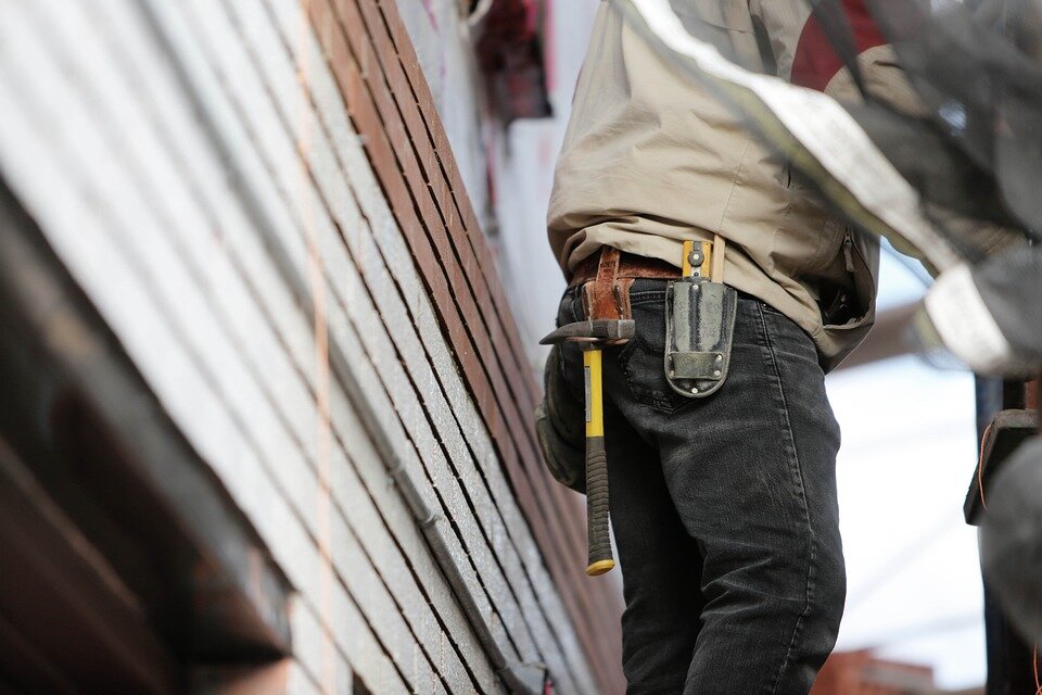 https://pixabay.com/photos/construction-worker-builder-build-569149/
