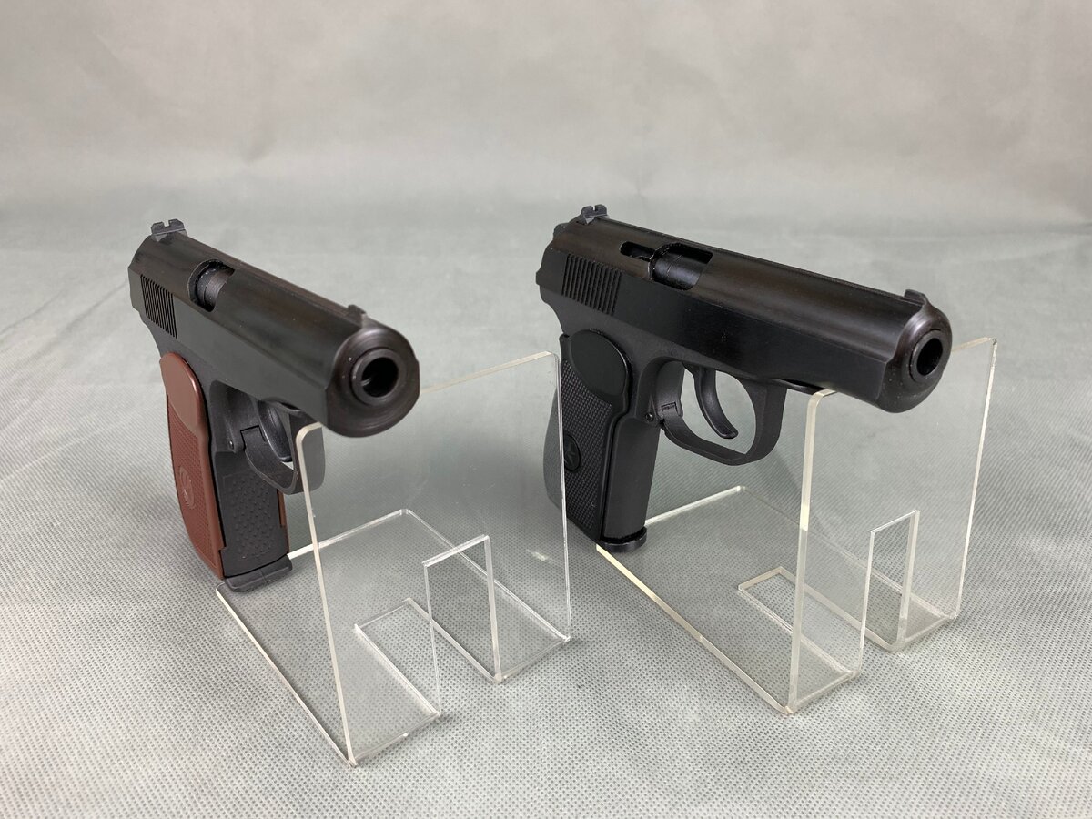 Слева - 20-ка, справа - 32-я.