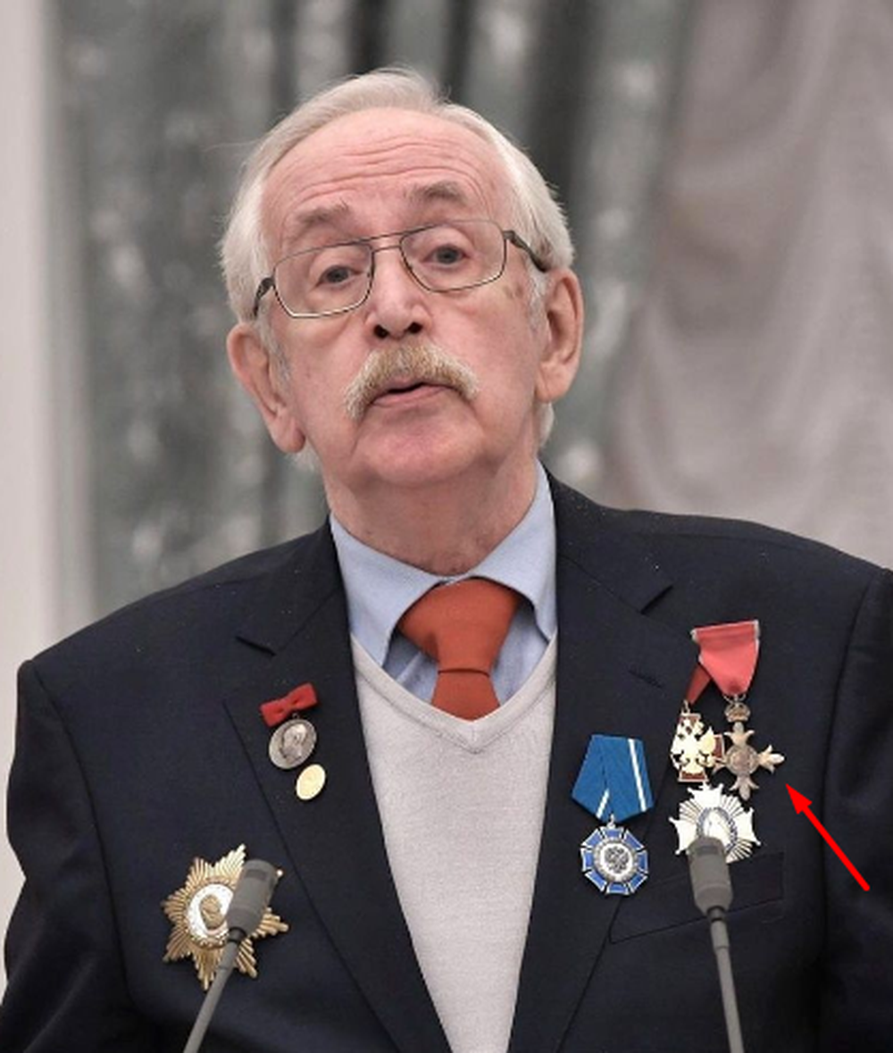 Также ему присвоен титул Сэра