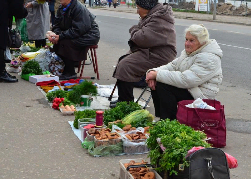 Почему моя подруга никогда не покупает овощи и зелень у бабушек, которые их вырастили сами (это не может быть правдой)