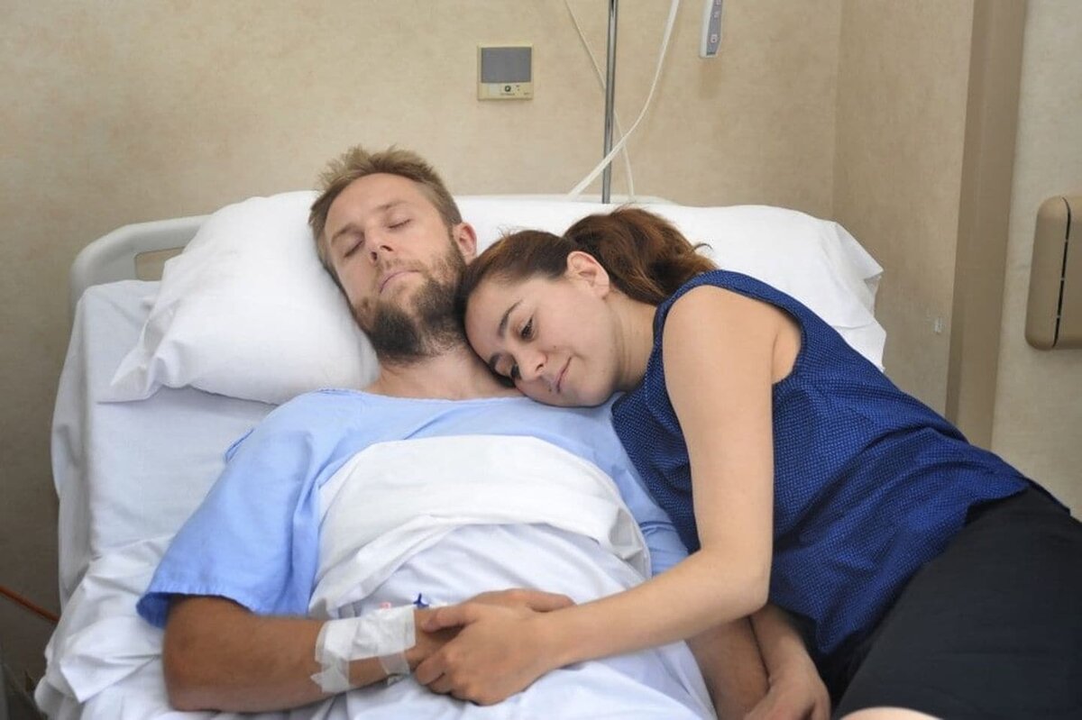 Пара лежит в больнице