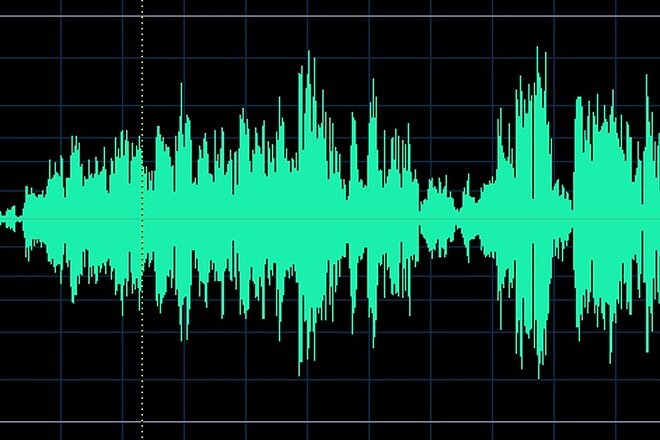 Шум голосов. Запись звука. Запись голоса. Звуковая дорожка голоса. Звуковая фонограмма.