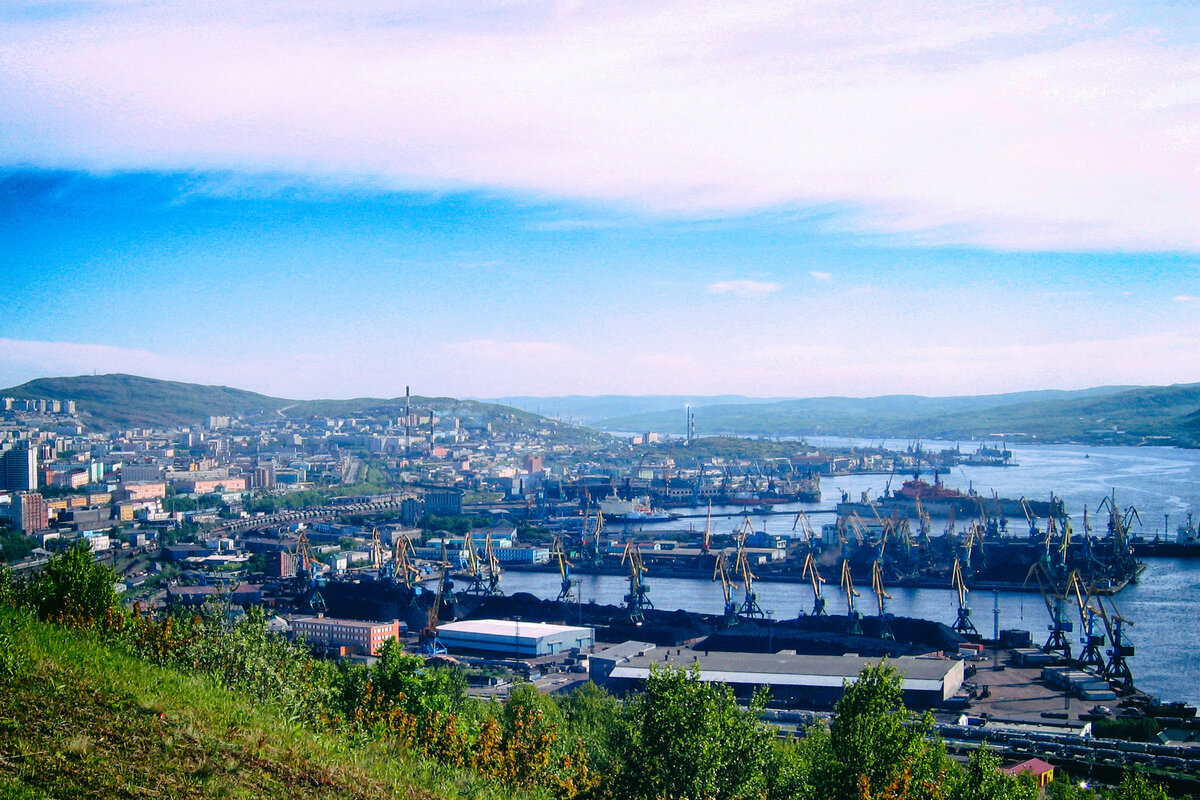 Кольский залив и город