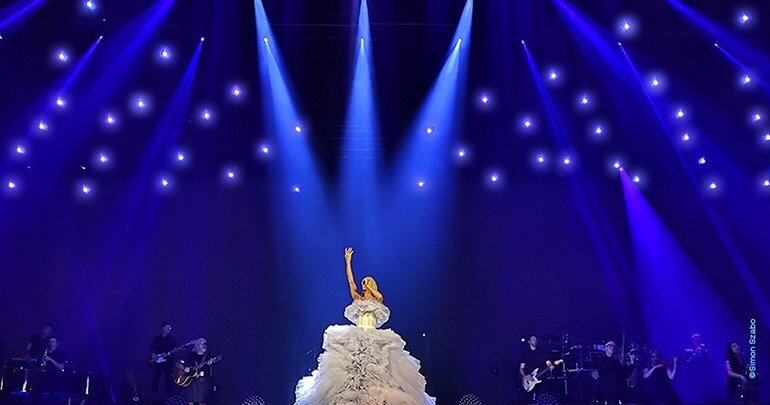 Courage World Tour. 104 micro drones и Celine Dion. Фото theglobeandmail.com
