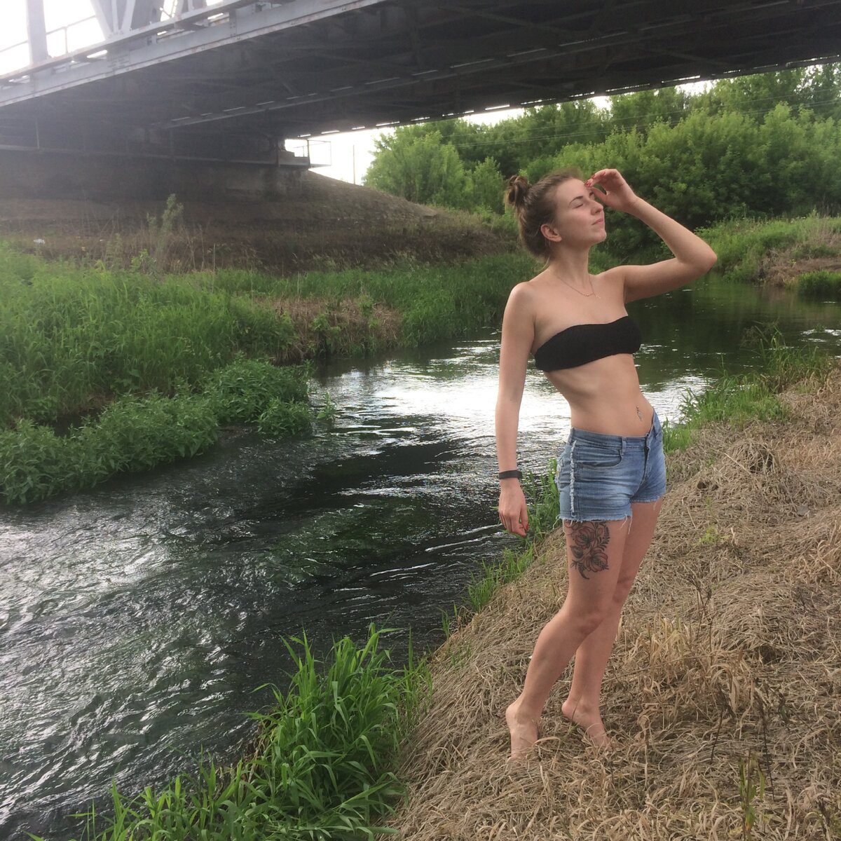 Так я выглядела, когда была без спорта, просто дрыщенькая