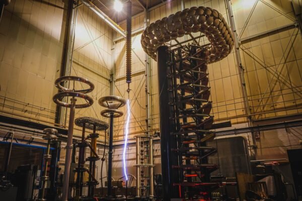 Лаборатория высоко напряжения в Манчестере | источник