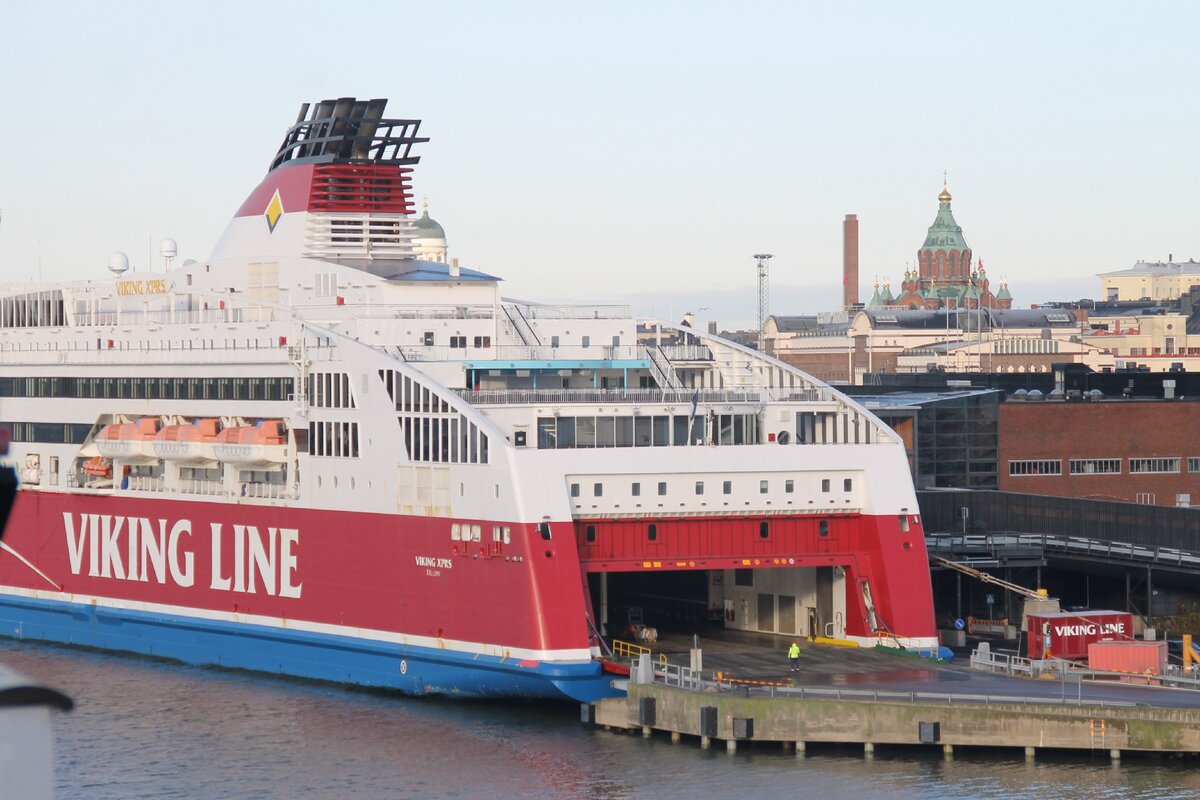 Хельсинки стокгольм. Viking line паром XPRS. Порт Viking line Таллинн. M/S Viking XPRS. Viking XPRS паром.