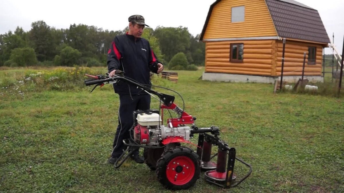 В паре с роторной косилкой Заря