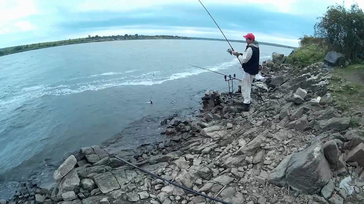 Рыбный дождь спортивная ловля. Рыбалка на юге. Турунчук рыбалка. Рыбалка под дождем. Рыбалка в дождь.