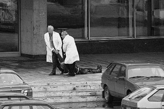 Человек спас множество судеб за свою долгую жизнь и продолжает помогать людям, за что был награжден во многих странах. Его вклад в медицину и жизнь - хороший пример настоящего врача, который дает клятву помогать, а не того кто хочет зарабатывать на своей помощи деньги.