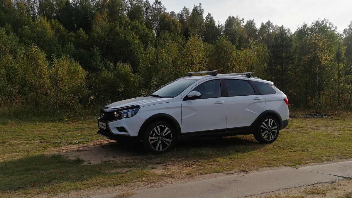 Лада Веста SW кросс белая