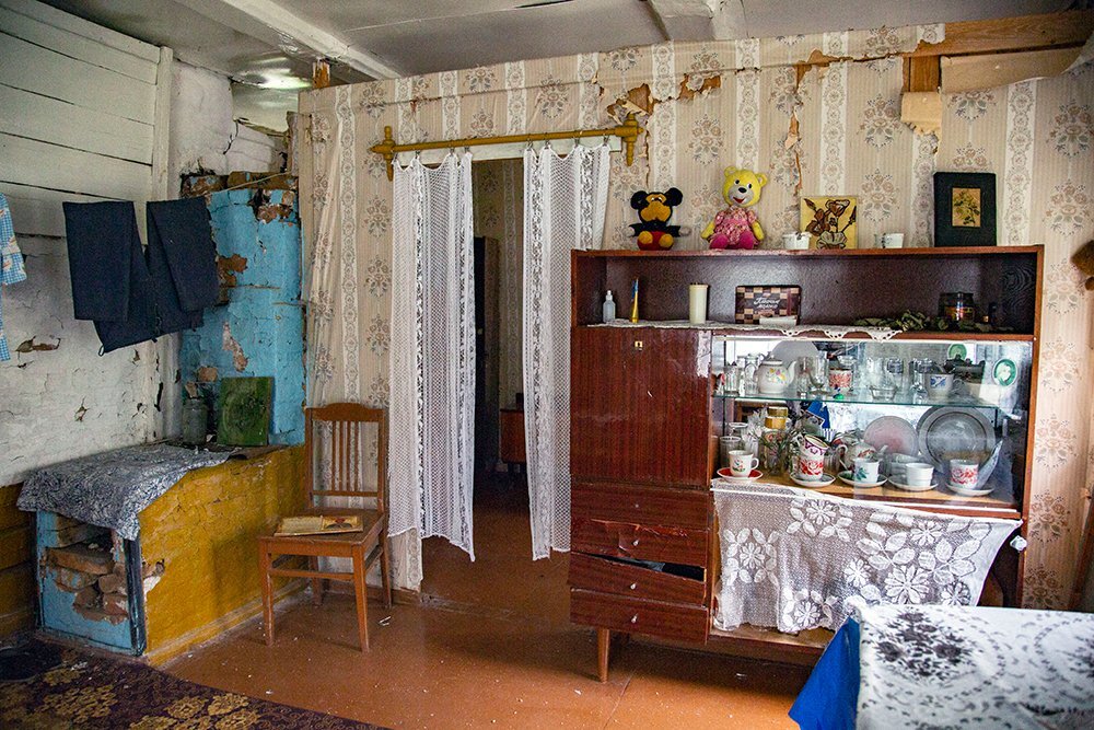 Примерно так выглядел дом изнутри. Фото взято из Яндекс картинок.