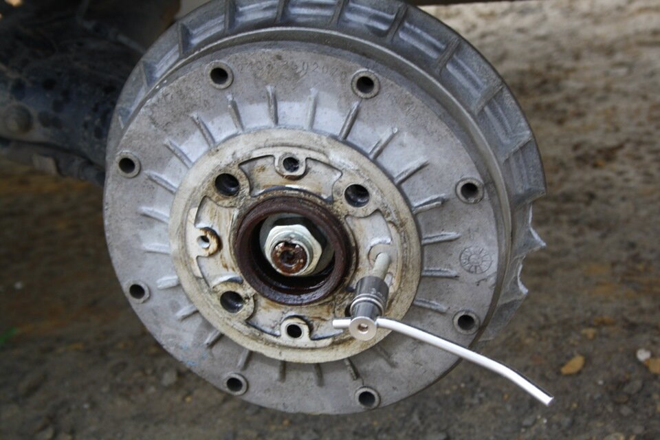 Снимаем прикепевший торомзной барабан легко, два работающих способа, без спец съемников