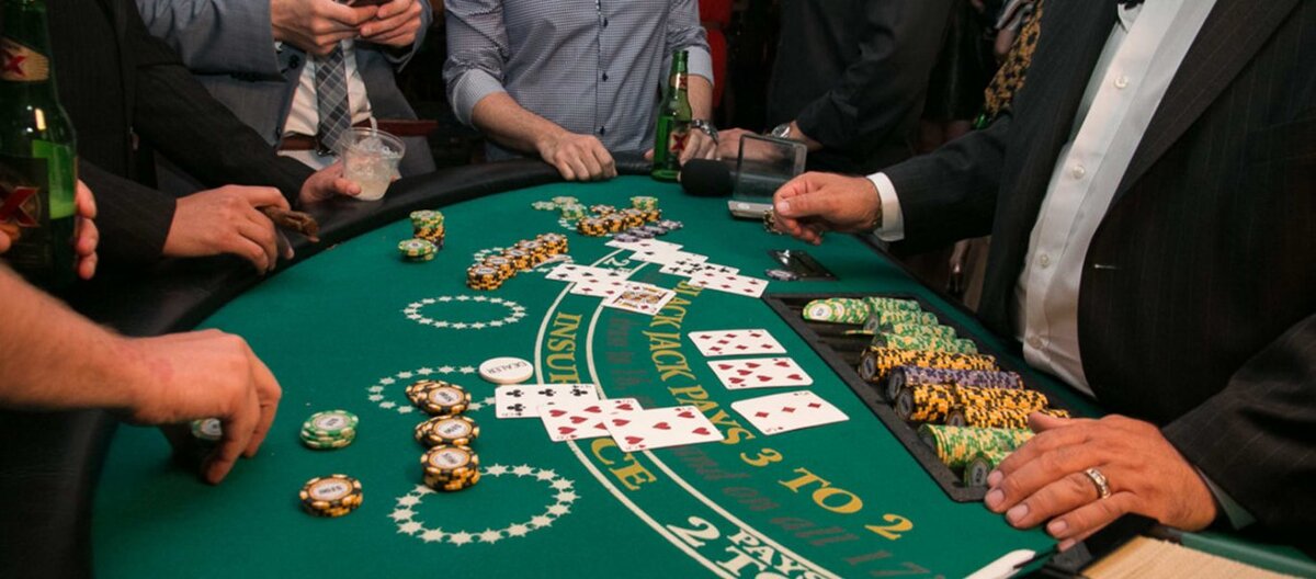   Приметы как привлечь удачу для выигрыша в азартных играх:   Еще хочется сказать о такой примете, которой не пренебрегают игроки в карты на деньги.-2