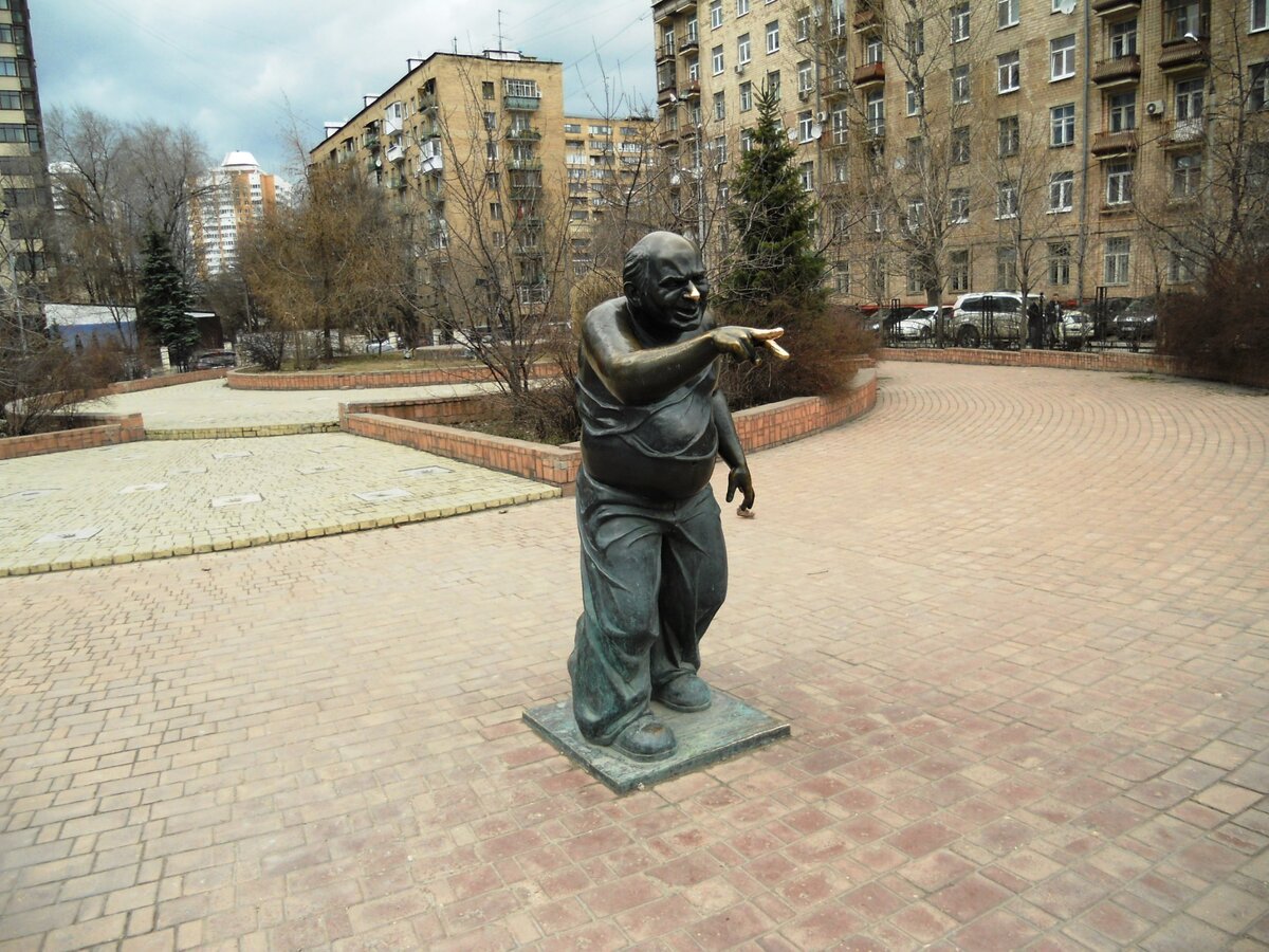 тот же памятник там же...