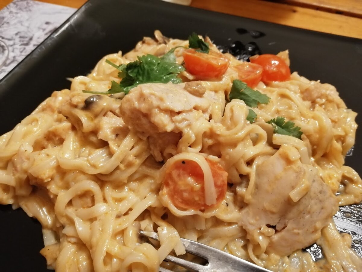 лапша с курицей су-вид по рецепту от Elementaree. Фото Светы Давыдовой