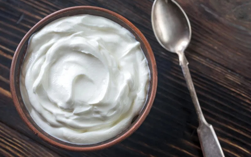 Натуральный йогурт очень богат белком и кальцием. Фото: medicalnewstoday.com