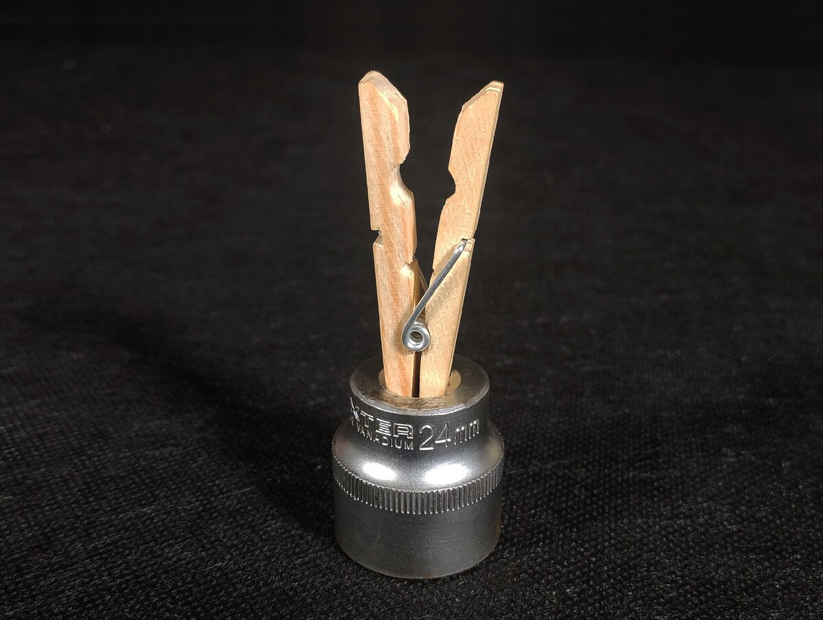 бельевая прищепка в качестве держателя для торцевых головок