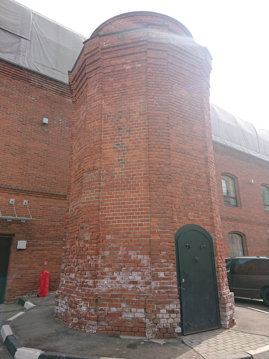 Башня в ЛеФорт.