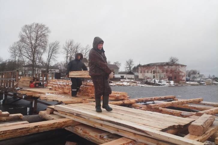 В Каргополе местные жители сами отремонтировали городскую пристань. Фото: 29.ru