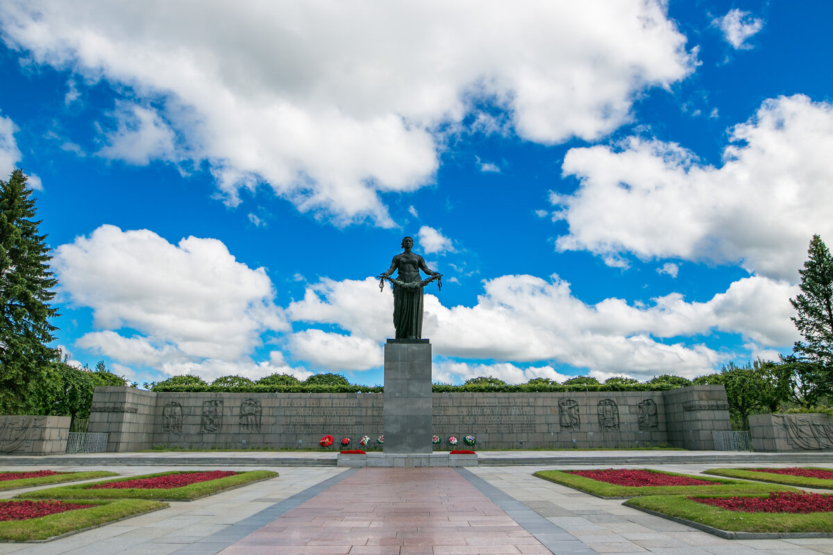 пискаревский мемориал в санкт петербурге