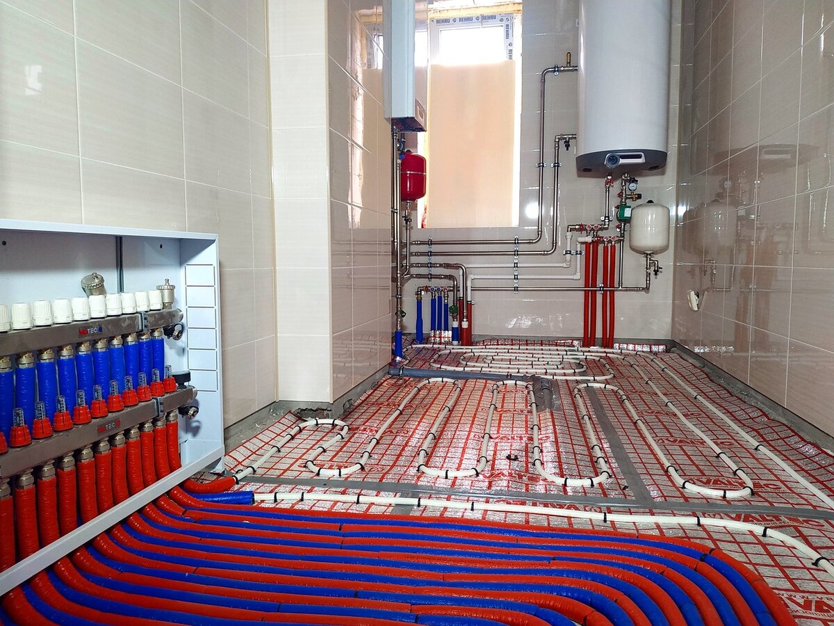 Коллектор отопления far. Отопление оскол. Отопление оскол. Водомерный узел в частном доме. Монтаж отопления.