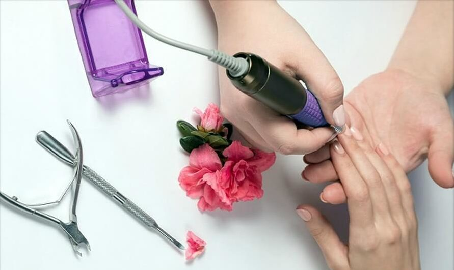 Взято из https://nails-mag.ru/manikur/kombinirovannyy/