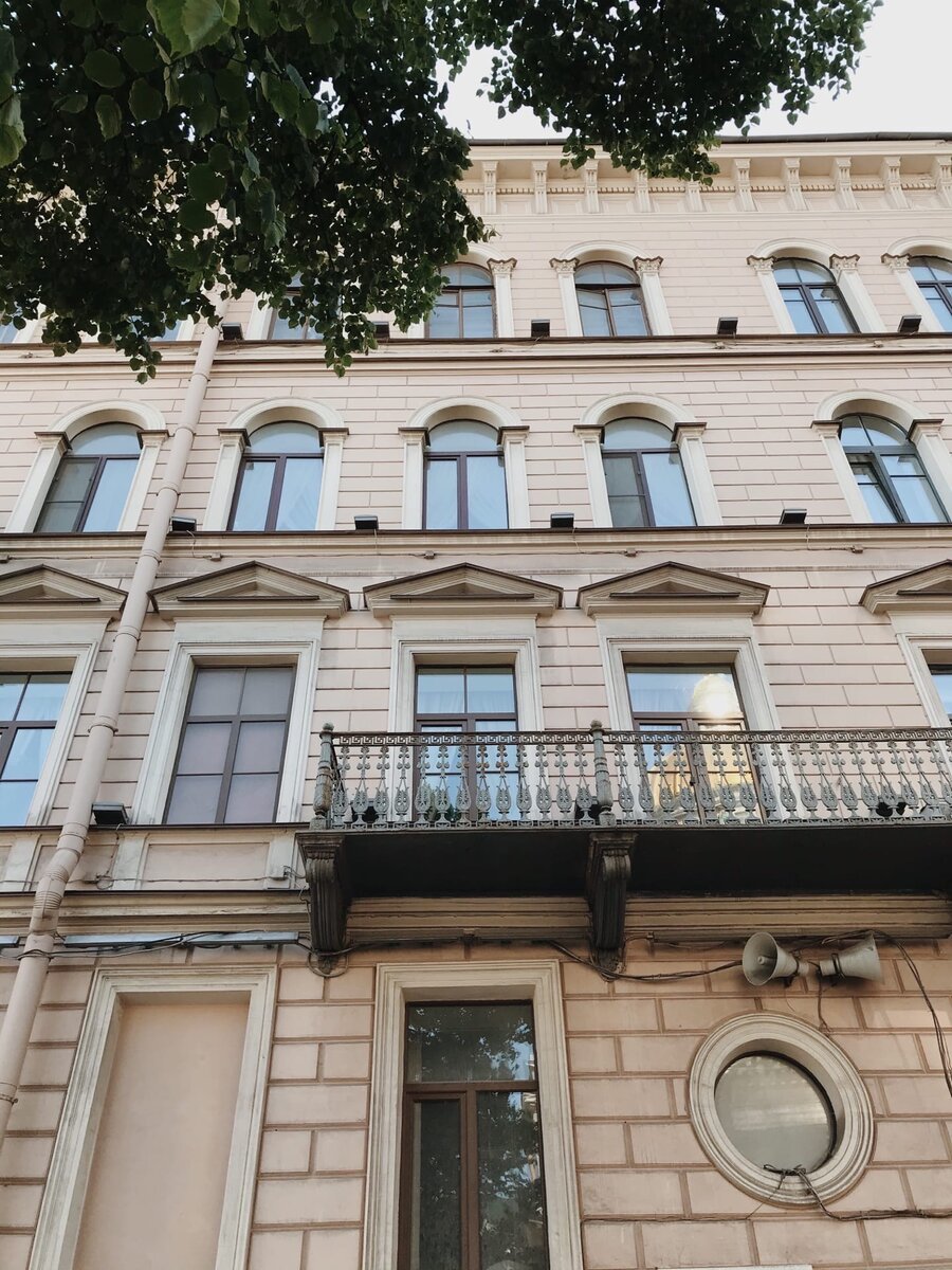 Дом А. Булатова. Исаакиевская площадь, 7. Фото из личного архива автора