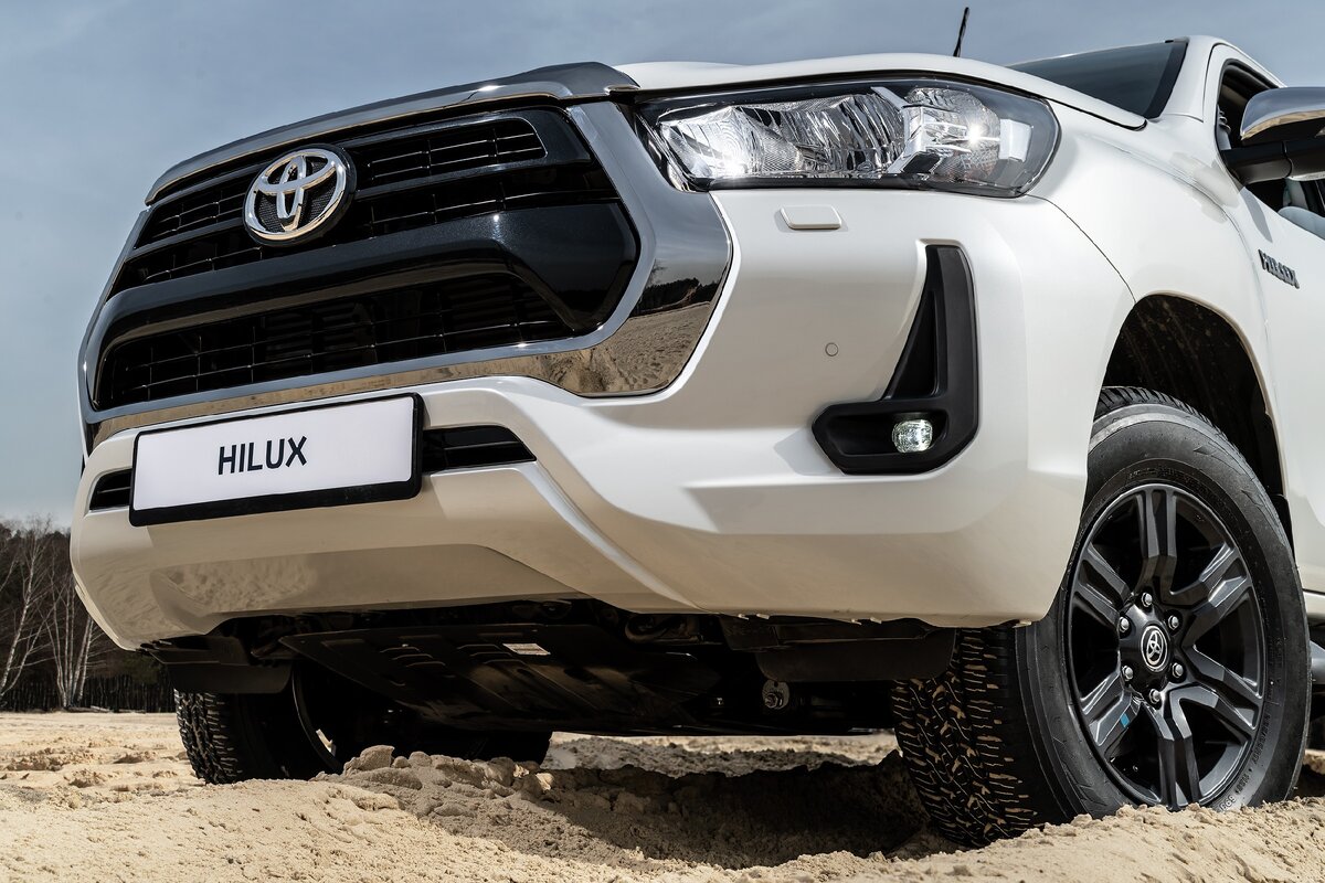 Toyota объявила о начале приёма заказов на обновлённые модели Fortuner и Hilux. Рестайлинг затронул не только внешность моделей, но также есть изменения в дизельном двигателе пикапа и оснащении-2