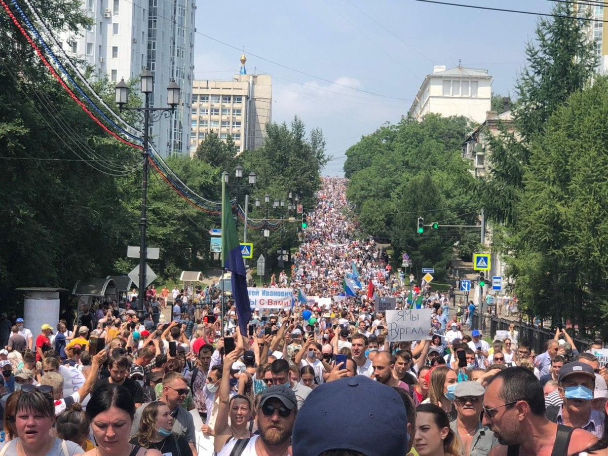 Люди вышли на улицу. Протесты в Хабаровске 2020. Митинг в Хабаровске 2020. Хабаровск митинг июль 2020. Фургал митинги в Хабаровске.